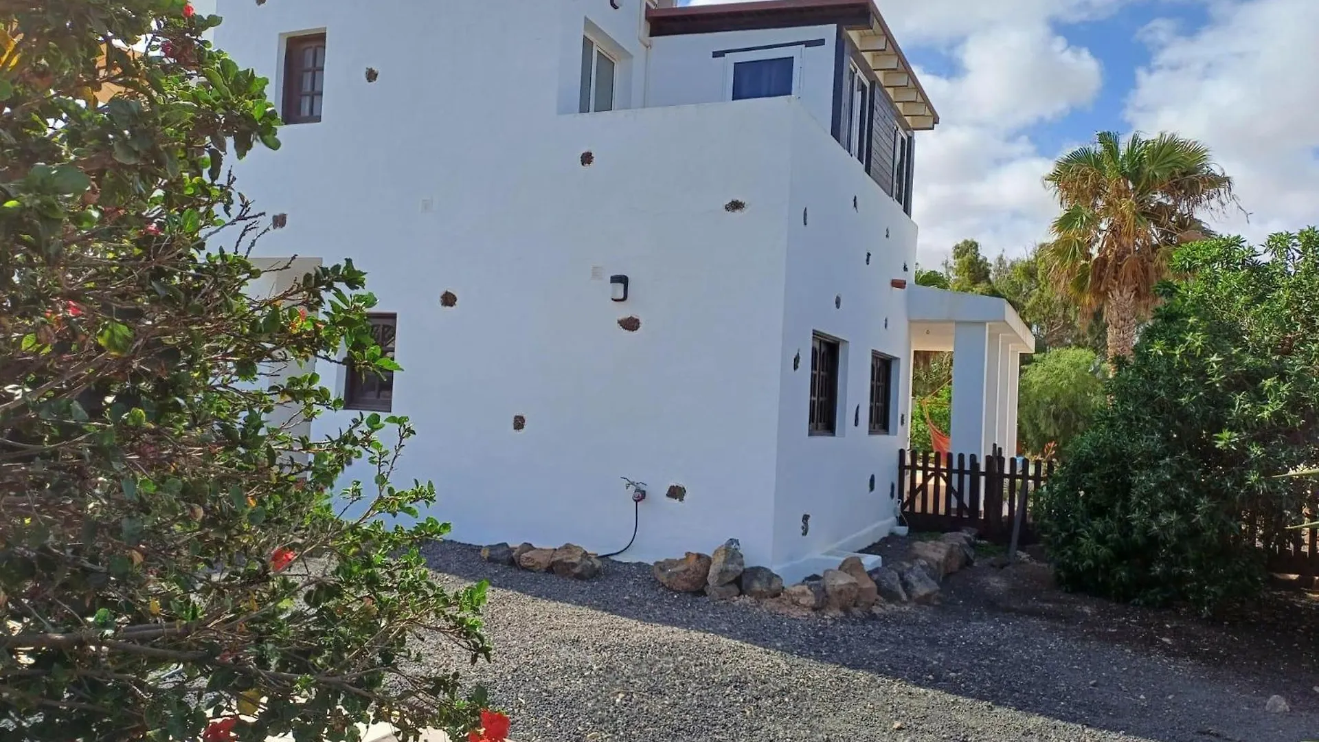 Lajares Villa-Sleeps 6-Free Parking-Playground Villa